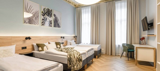 Newly designed 4 room apartment with balcony and modern equipment with 160 m²