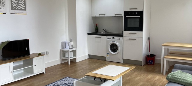Newly furnished studio in Borehamwood