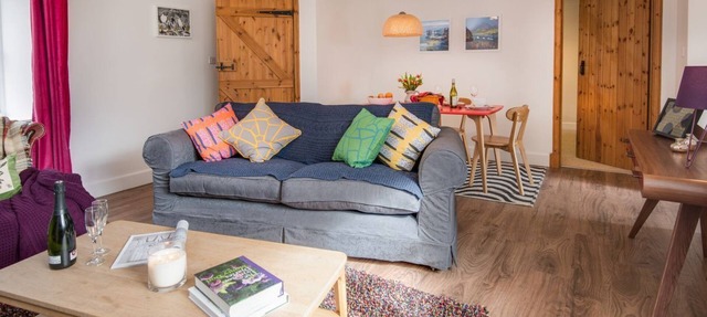 NEWTON COTTAGE, Leitholm. Sleeps 2, perfect for couples.