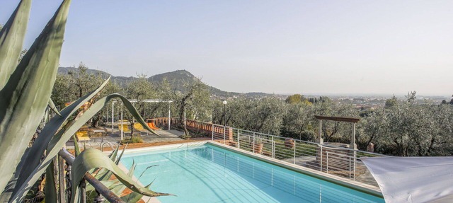 Nice apartment for 6 people with pool, hot tub, WIFI, TV, patio and pets allowed