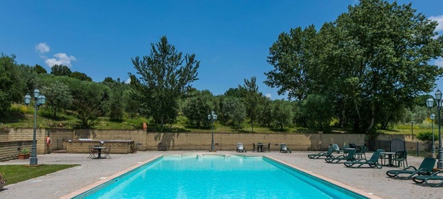 Nice apartment in villa for 4 guests with pool, A/C, WIFI, TV and parking