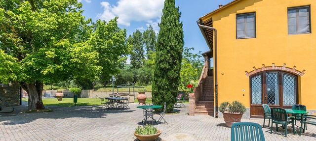 Nice apartment in villa for 4 guests with A/C, pool, WIFI, TV and parking