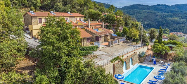 Nice apartment for 4 people with WIFI, pool, balcony, pets allowed and panoramic view