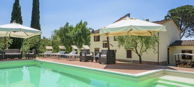 Nice apartment in villa for 18 guests with WIFI, private pool, TV, balcony and pets allowed