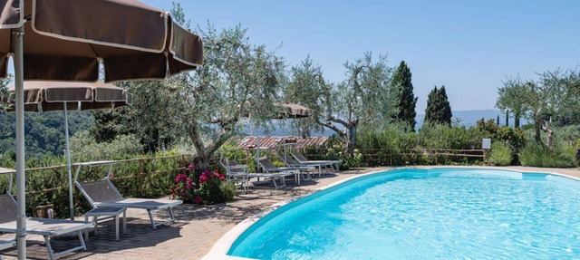 Nice apartment in villa for 4 people with pool, WIFI and TV, close to San Gimignano