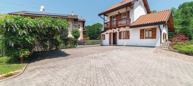 Nice home in Feltre (BL) with WiFi