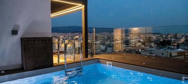 Nikki's Skylight Suite with private swimming pool