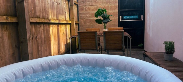 No1 Closest Hot Tub Stay to Cardiff Central!