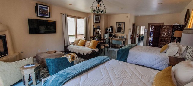 North Sunflower Casita @ SantuaRio Grande - Cozy Casita+Fireplace+Private Patio