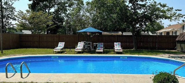 North Cape May Paradise! Pool, Outdoor Bar, Pet Friendly!