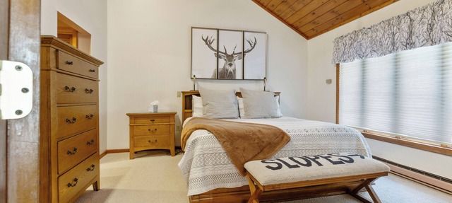 North Conway Getaway! Stonehurst Village Condo - 2,500 Sq. Ft
