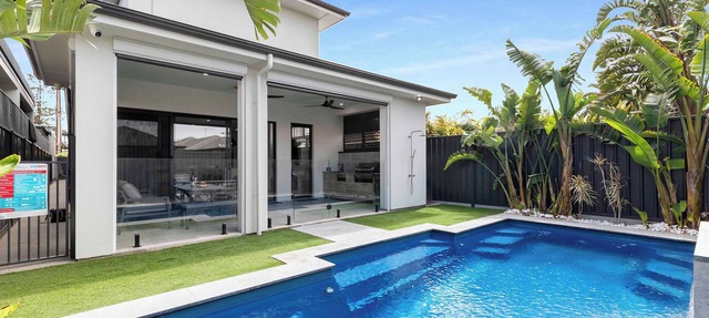 Northshore Luxe Pool House Glenelg North