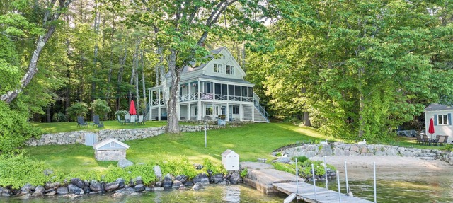 Nostalgic Winter Harbor Wonderland on Lake Winnipesaukee Sleeps 16