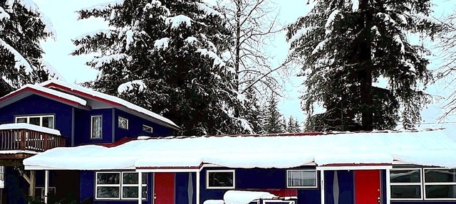 Nugget Place-Includes three separate two bedroom units near Mendenhall Glacier-DISCOUNTS ON TOURS!