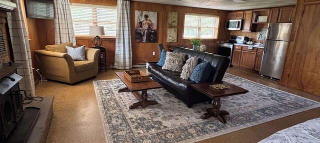“Nurses Nest” studio 1 minute walk to hospital! Minutes from Virginia Tech!