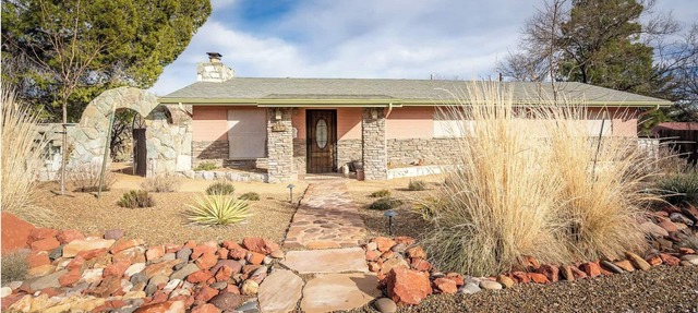 Oasis in Camp Verde! Private pool, 4 Bed 2 Bath 2 Living, stunning views!