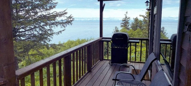 Ocean-view Cabins on the Anchor Point Bluff
