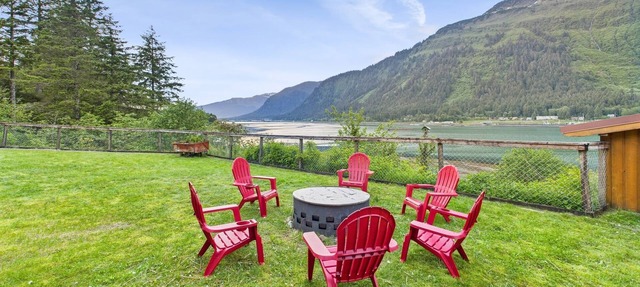 Oceanfront Fire Pit, Decks, Large Yard, Views!