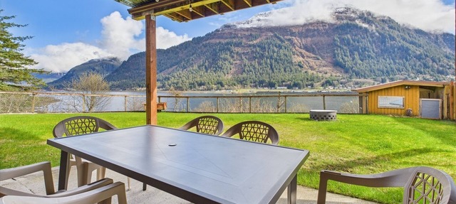 Oceanfront Fire Pit, Decks, Large Yard, Views!