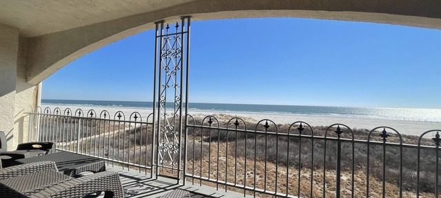 Oceanfront paradise - private balcony on the beach