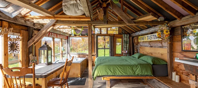 Off-Grid Glass Barn with Mountain View, Tub, Fan & Wi-fi