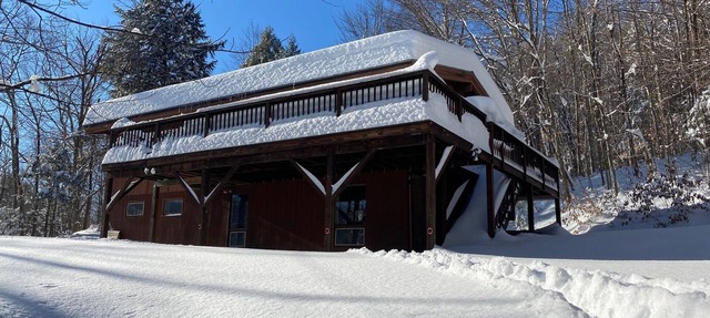 Okemo Hideaway – Secluded Woodland Chalet 7 minutes to Slopes & Village