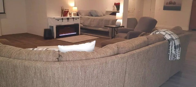 Open- Concept Design Studio- great getaway with so much room to spread out