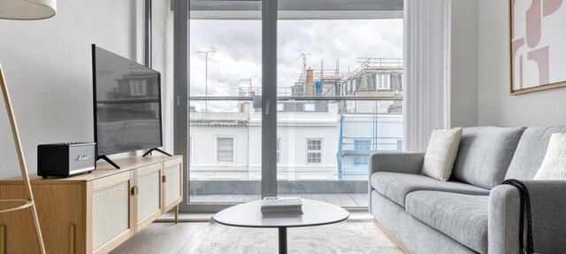 Open plan Westminster 1BR w/Balcony, 6 mins to Pimlico, by Blueground