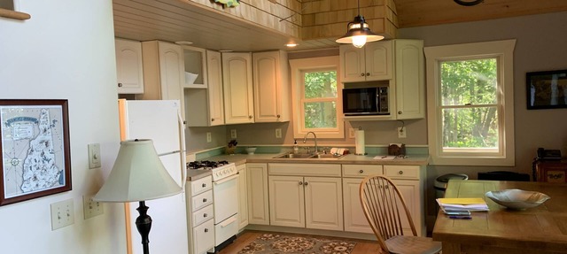 Open, Sunlit Cottage; hiking, fishing, kayaking, skiing. Water access!