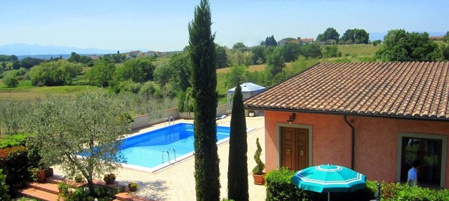 ORANGE APARTMENT in Poggio alla Cavalla farmhouse in the heart of Tuscany