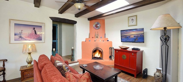 Original Adobe Home in Historic Santa Fe - 1/2 mile to Plaza, shops and museums