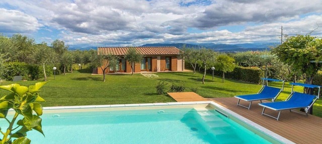 Orlando, private pool house, A/C, WiFi. Lucca.