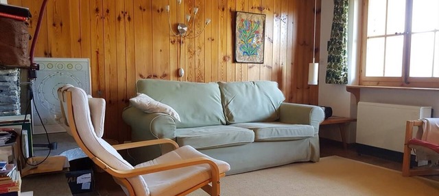 Outside : 3-room flat for 4 persons on the 2nd floor, large balcony with garden furniture -Inside :