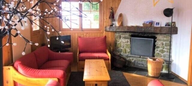 Outside : two-storey flat for 6 persons in a chalet, south-west-terrace and balcony with garden furn