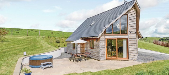 Outstanding open plan two storey lodge.