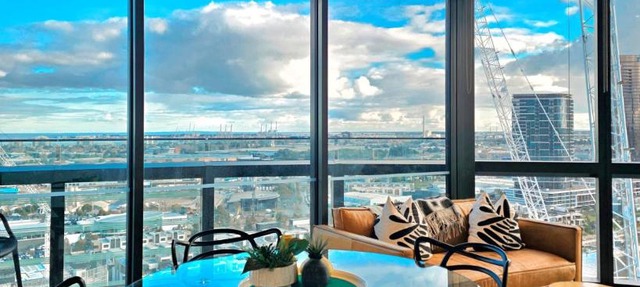Overlooking the River and Bay View with Pool and Gym LV2109N