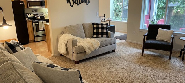 Pacific University Stay, very close to the University and downtown Forest Grove