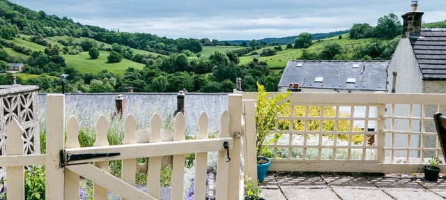 Painter`s Cottage, a charming cottage in historic Town of Matlock Bath