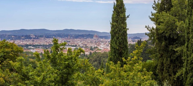 Panoramic and independent villa surrounded by greenery one step from Florence