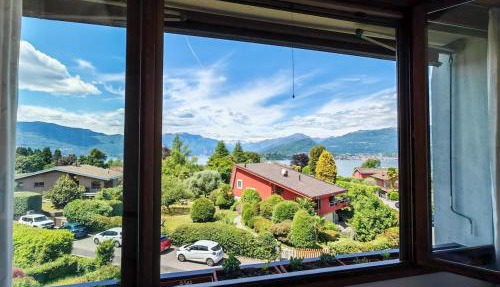 Panoramic modern apartment on Lake Maggiore Casa Mimì