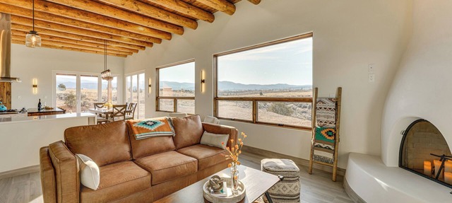 Panoramic Mtn Views! Serene Gem in Ranchos De Taos