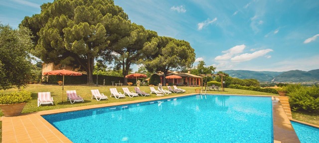 Panoramic Tuscan villa with infinity pool, exclusive use, private garden