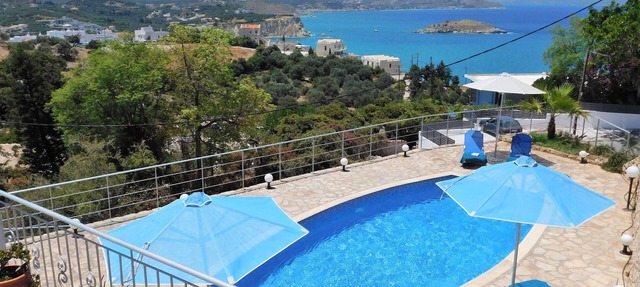 Panoramic views & a Private Pool. Walk to beach & tavernas in Almyrida or Plaka.