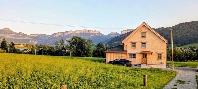 Panoramic Views & Appenzell Charm: Your Spacious Retreat