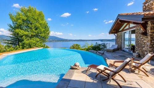 Paradis Relais Infinity Pool Lake View
