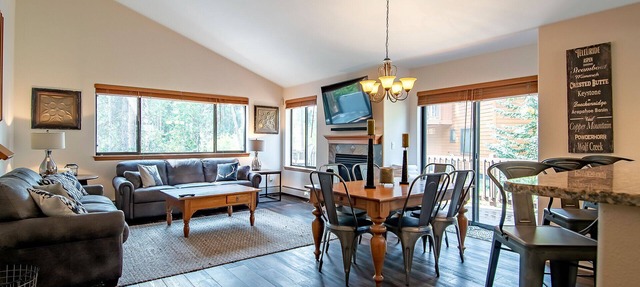 Park Forest Moose Pad Townhome: Hot Tub, On Shuttle Route