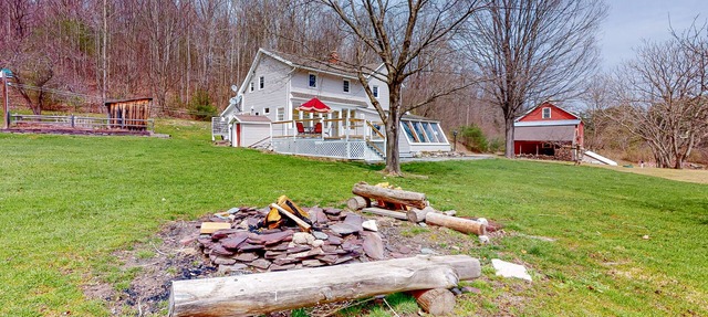 Pastoral, dog-friendly home surrounded by lush woodland with free WiFi & firepit