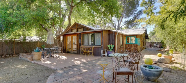 Patagonia Cottage w/Patio & Yard: Walk to Town!