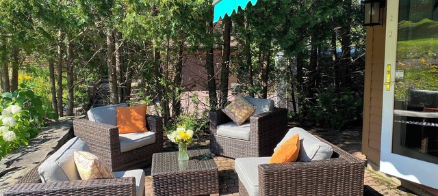 Patio Condo Overlooking Highland Golf, Coach Road