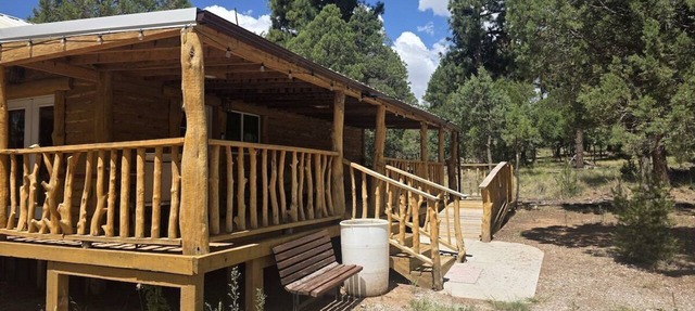 Pawnee Pines Tiny Cabin - Forest Deck & Fast WiFi